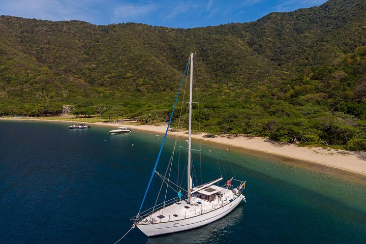 Sailing to Tayrona with Luis